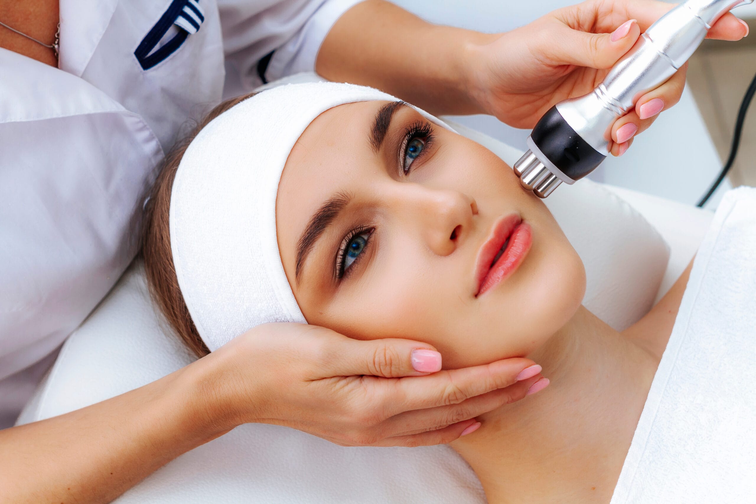 Photo,Vacuum,Rf,Face,Lifting.,Biostimulation,In,A,Beauty,Salon. Photo,Vacuum,Rf,Face,Lifting.,Biostimulation,In,A,Beauty,Salon.